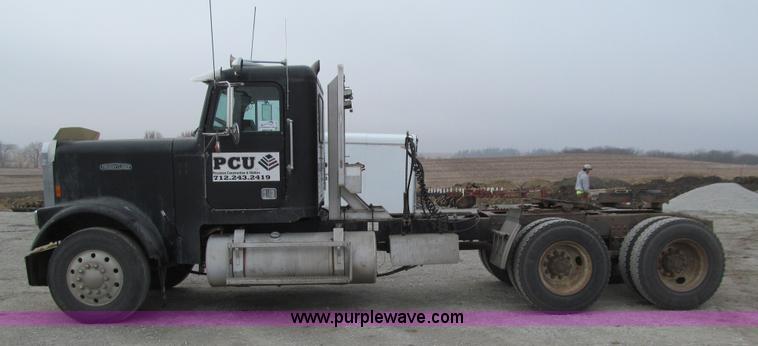 image for item J3351 1986 Freightliner FLC-64T semi truck
