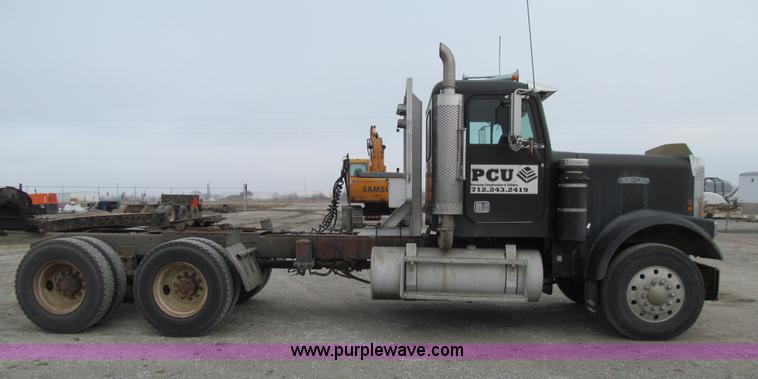 image for item J3351 1986 Freightliner FLC-64T semi truck