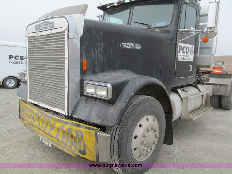 image for item J3351 1986 Freightliner FLC-64T semi truck