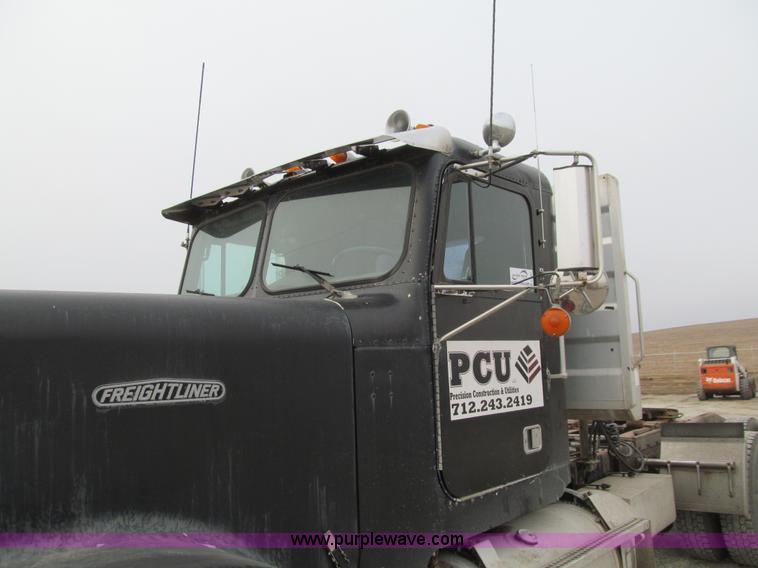 image for item J3351 1986 Freightliner FLC-64T semi truck