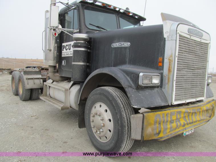 image for item J3351 1986 Freightliner FLC-64T semi truck