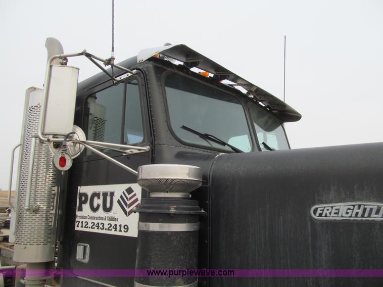 image for item J3351 1986 Freightliner FLC-64T semi truck
