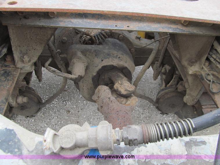 image for item J3351 1986 Freightliner FLC-64T semi truck