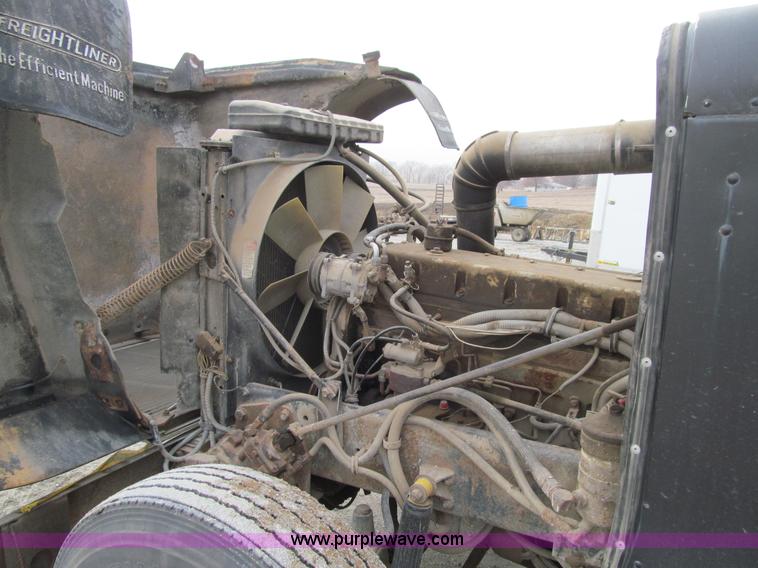 image for item J3351 1986 Freightliner FLC-64T semi truck