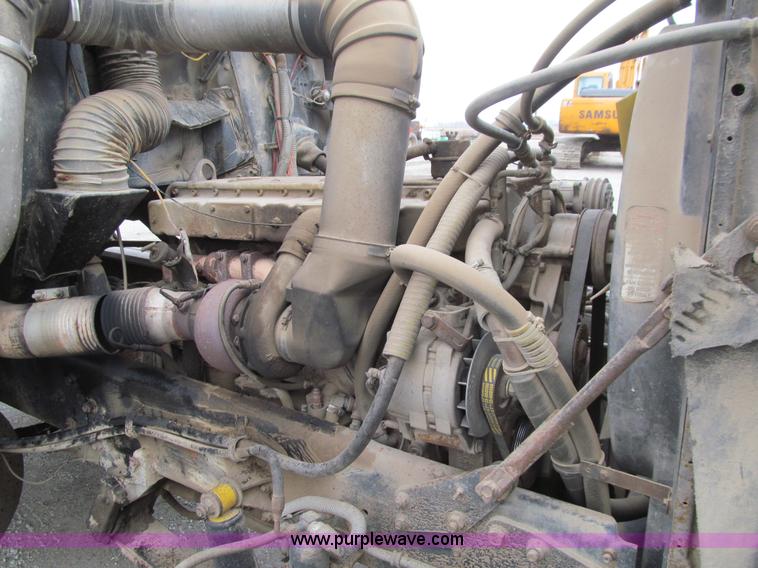 image for item J3351 1986 Freightliner FLC-64T semi truck