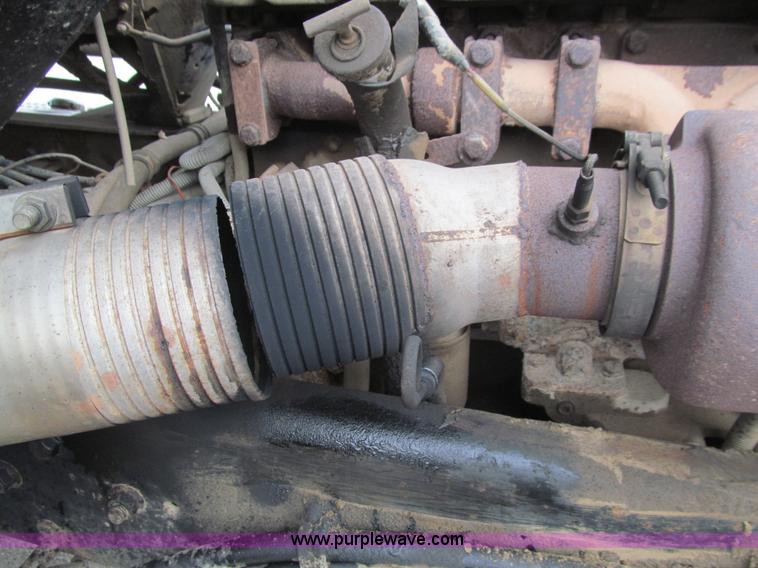 image for item J3351 1986 Freightliner FLC-64T semi truck