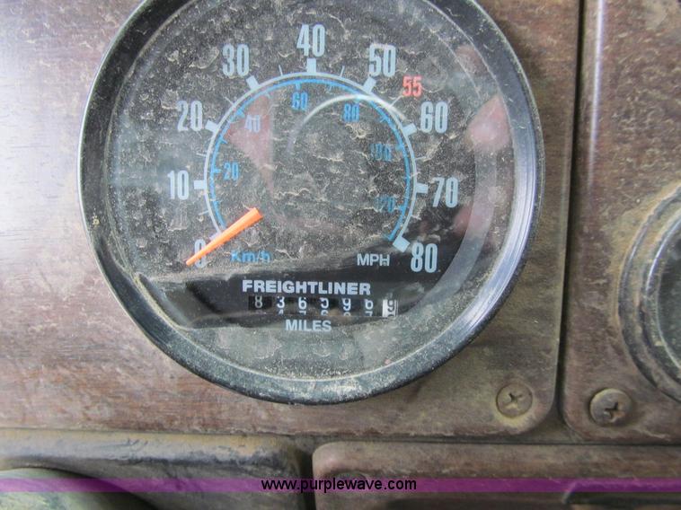 image for item J3351 1986 Freightliner FLC-64T semi truck