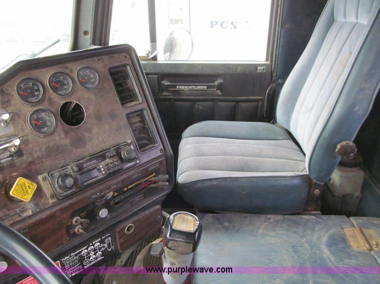 image for item J3351 1986 Freightliner FLC-64T semi truck