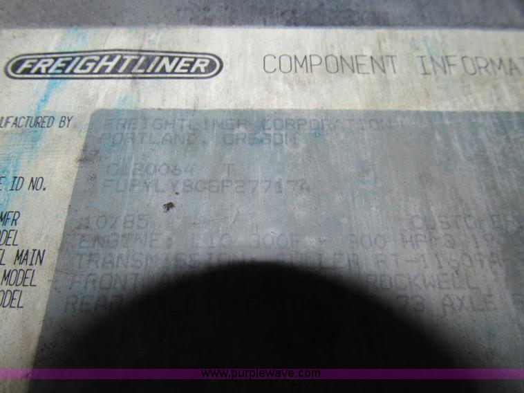 image for item J3351 1986 Freightliner FLC-64T semi truck