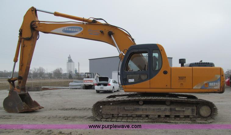 image for item J3353 1997 Samsung SE210LC-3 excavator