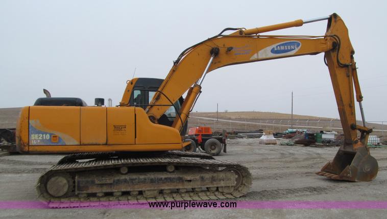 image for item J3353 1997 Samsung SE210LC-3 excavator