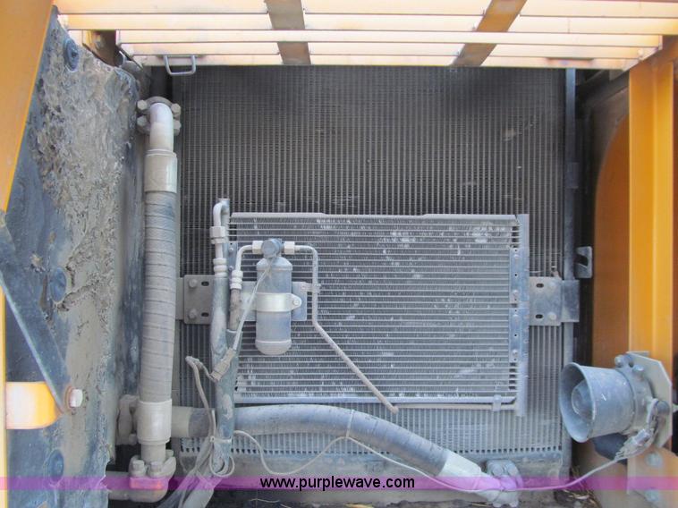 image for item J3353 1997 Samsung SE210LC-3 excavator