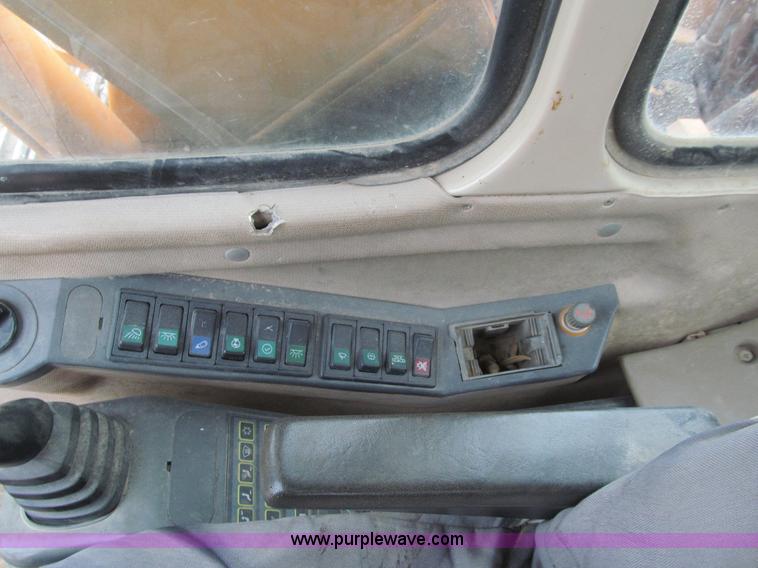 image for item J3353 1997 Samsung SE210LC-3 excavator