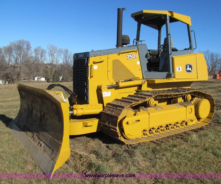 image for item J3354 2006 John Deere 750J LT dozer
