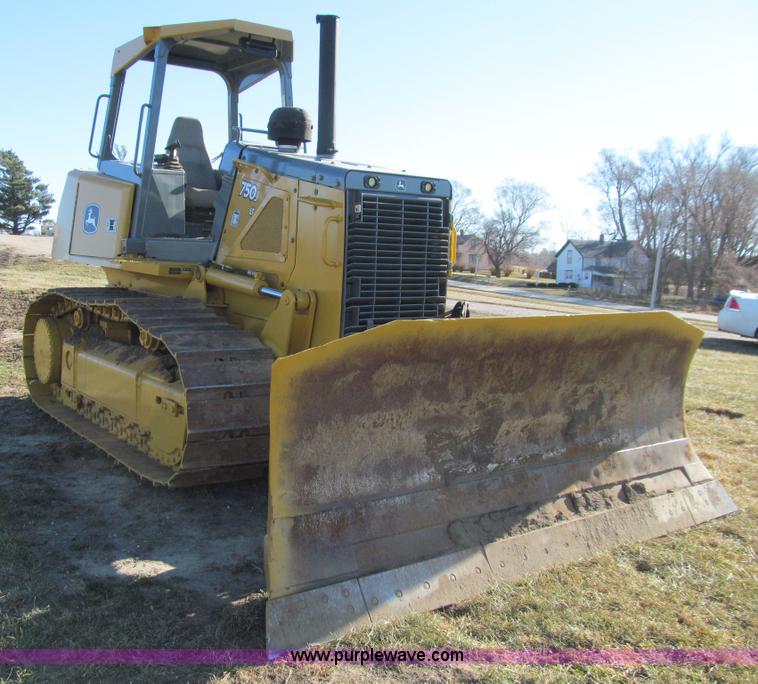 image for item J3354 2006 John Deere 750J LT dozer