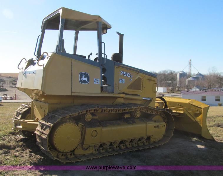 image for item J3354 2006 John Deere 750J LT dozer