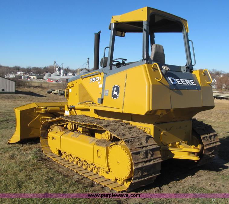 image for item J3354 2006 John Deere 750J LT dozer