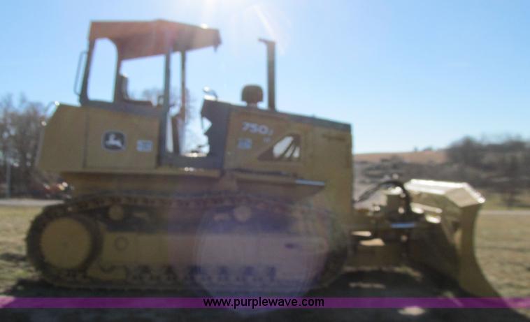 image for item J3354 2006 John Deere 750J LT dozer