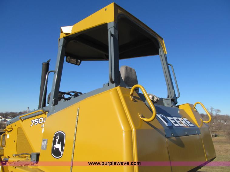 image for item J3354 2006 John Deere 750J LT dozer
