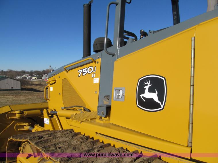 image for item J3354 2006 John Deere 750J LT dozer