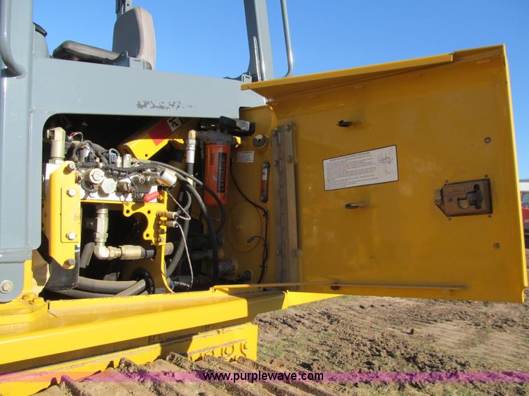 image for item J3354 2006 John Deere 750J LT dozer