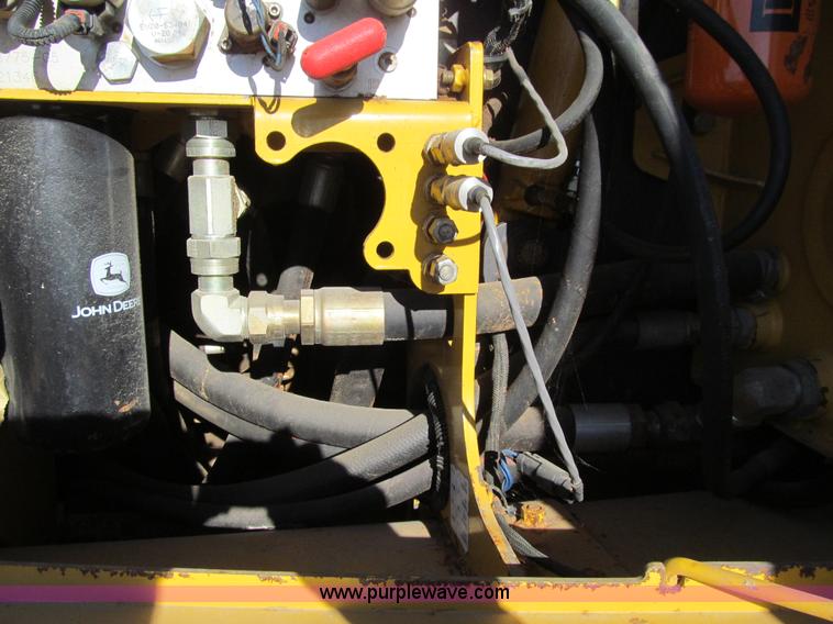 image for item J3354 2006 John Deere 750J LT dozer