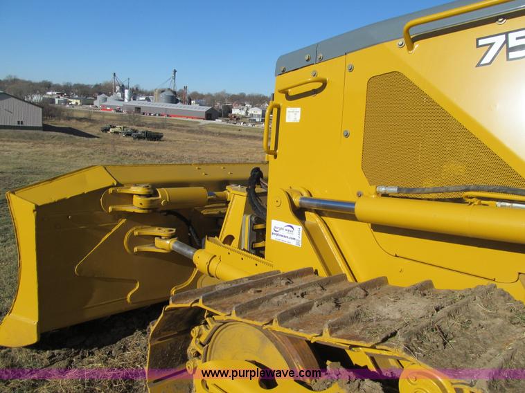 image for item J3354 2006 John Deere 750J LT dozer