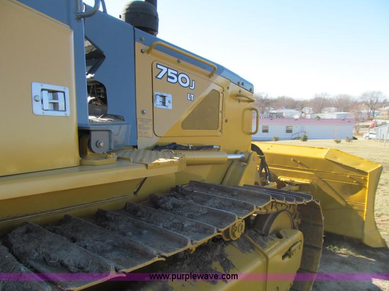 image for item J3354 2006 John Deere 750J LT dozer
