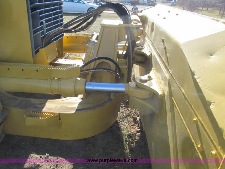 image for item J3354 2006 John Deere 750J LT dozer