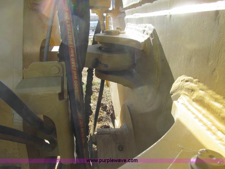 image for item J3354 2006 John Deere 750J LT dozer