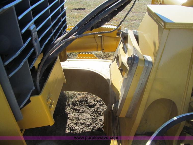 image for item J3354 2006 John Deere 750J LT dozer