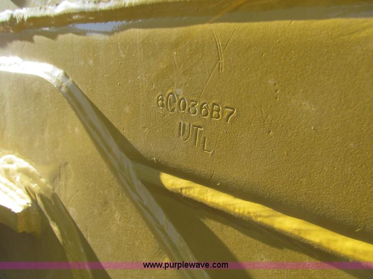 image for item J3354 2006 John Deere 750J LT dozer