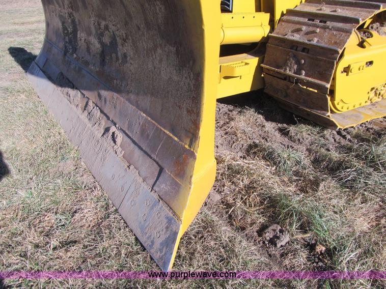 image for item J3354 2006 John Deere 750J LT dozer