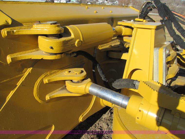 image for item J3354 2006 John Deere 750J LT dozer