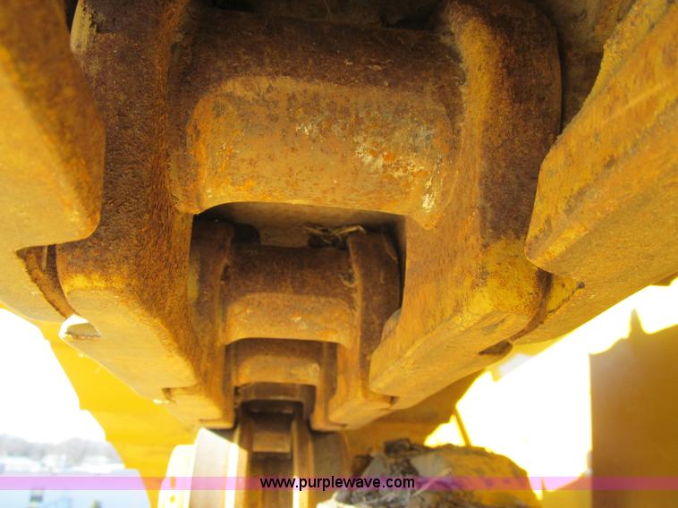 image for item J3354 2006 John Deere 750J LT dozer