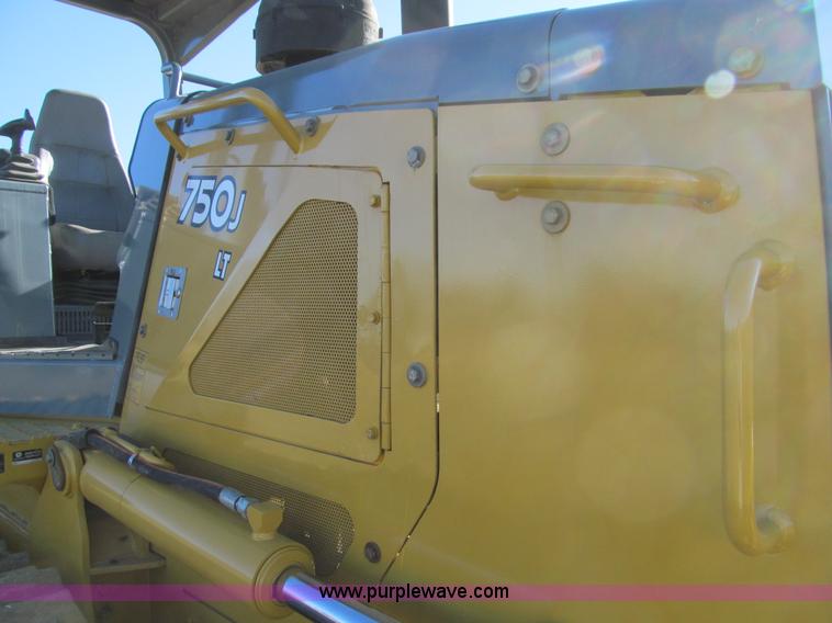 image for item J3354 2006 John Deere 750J LT dozer