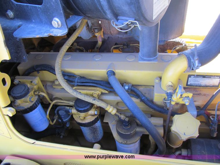 image for item J3354 2006 John Deere 750J LT dozer