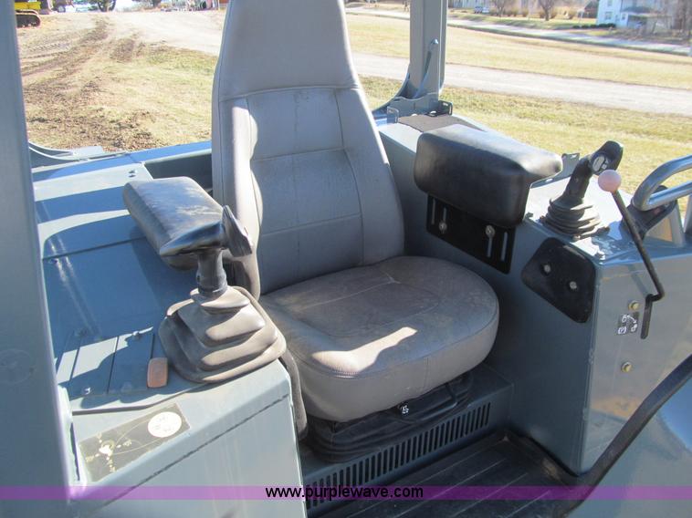 image for item J3354 2006 John Deere 750J LT dozer