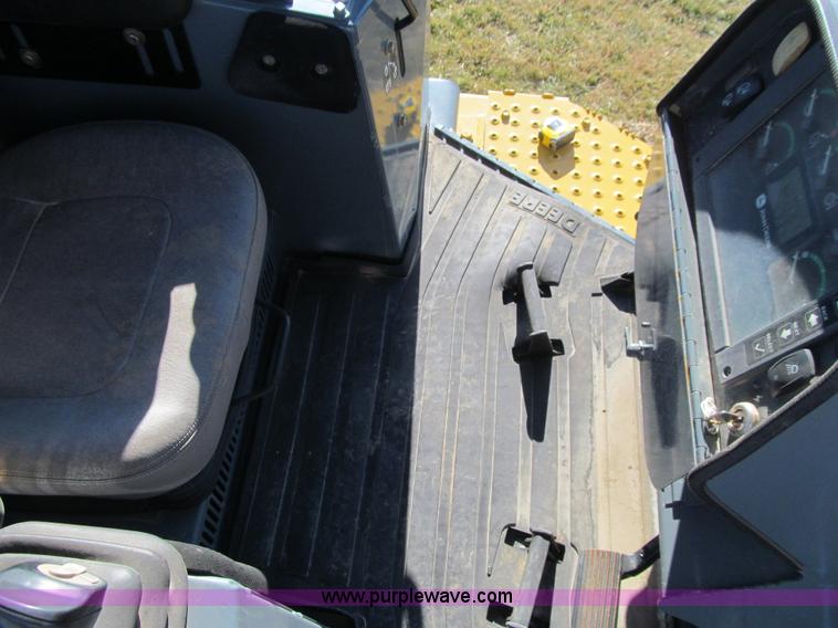 image for item J3354 2006 John Deere 750J LT dozer