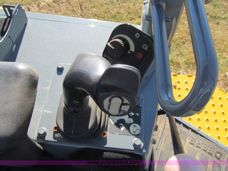 image for item J3354 2006 John Deere 750J LT dozer