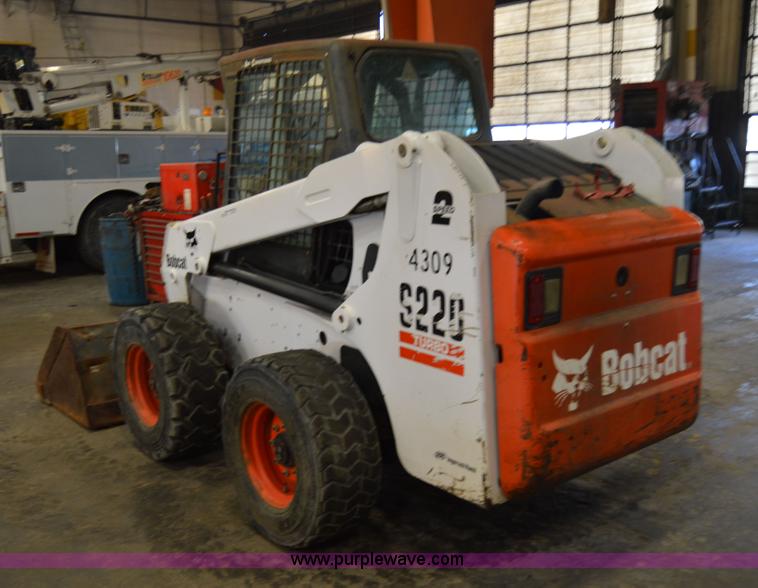 image for item Z9027 2005 Bobcat S220 skid steer