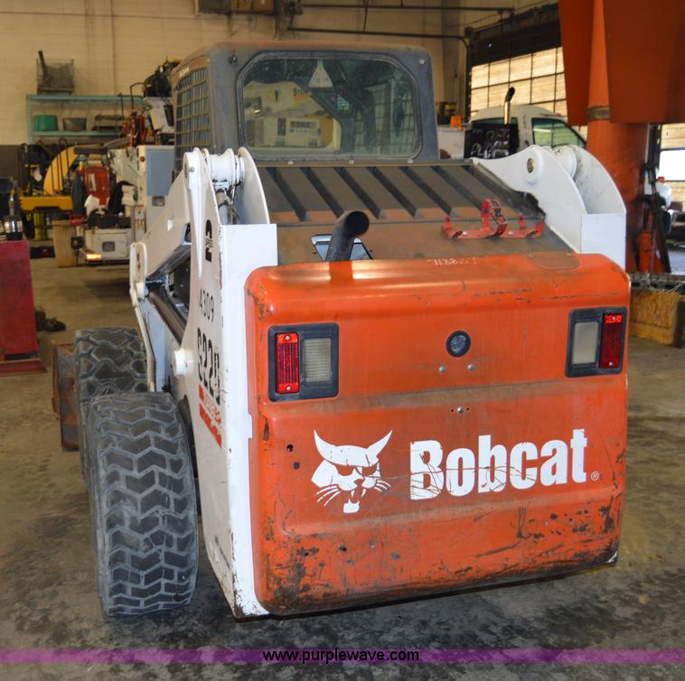 image for item Z9027 2005 Bobcat S220 skid steer