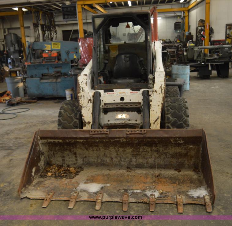 image for item Z9027 2005 Bobcat S220 skid steer