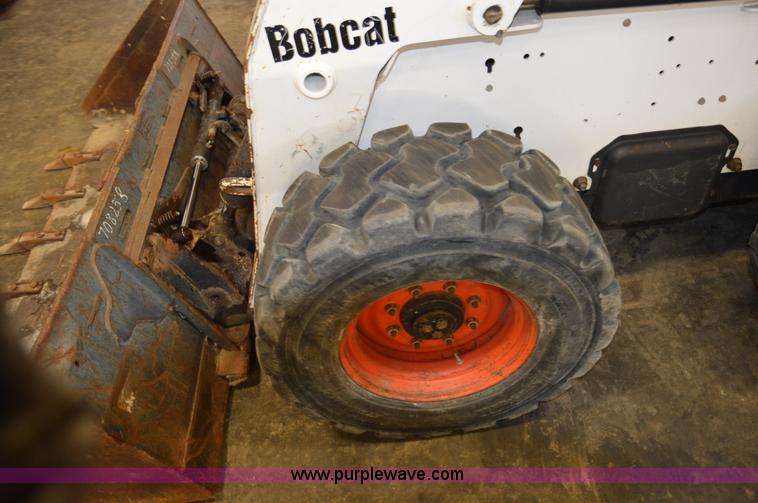 image for item Z9027 2005 Bobcat S220 skid steer