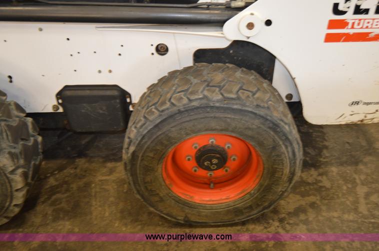 image for item Z9027 2005 Bobcat S220 skid steer