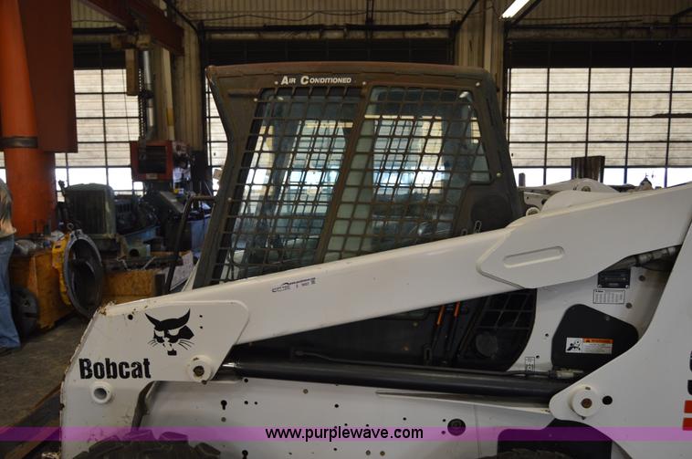 image for item Z9027 2005 Bobcat S220 skid steer