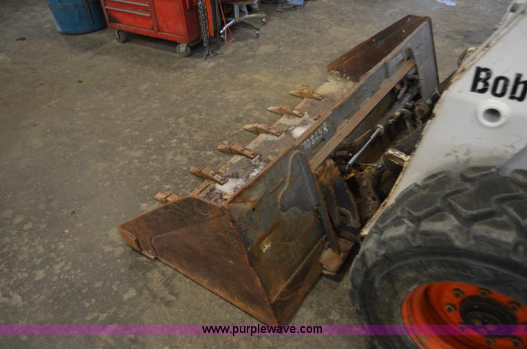 image for item Z9027 2005 Bobcat S220 skid steer