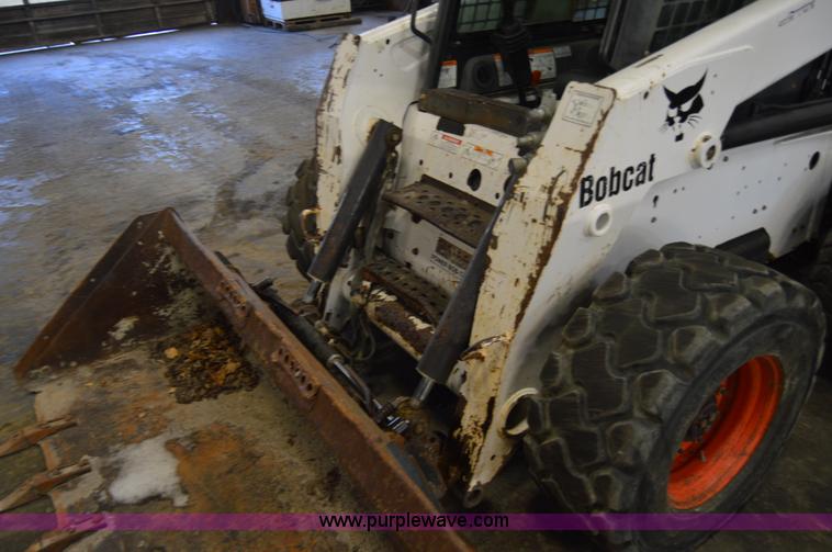 image for item Z9027 2005 Bobcat S220 skid steer