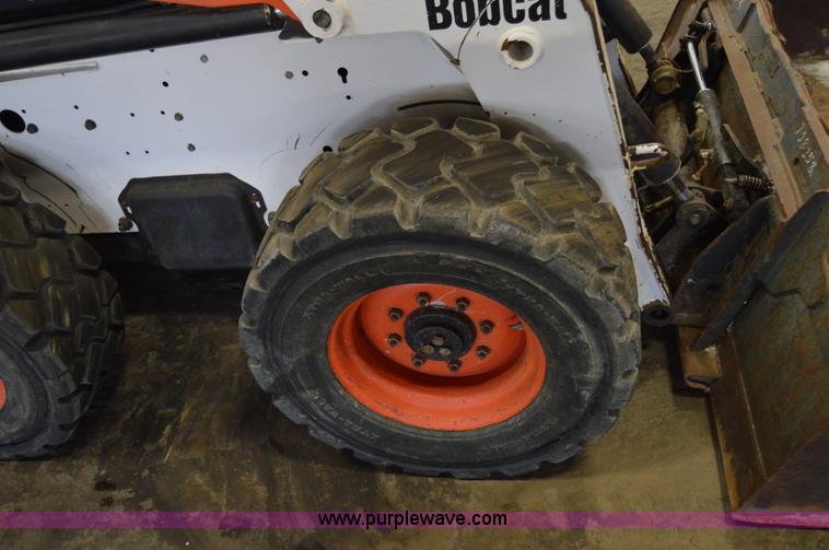 image for item Z9027 2005 Bobcat S220 skid steer