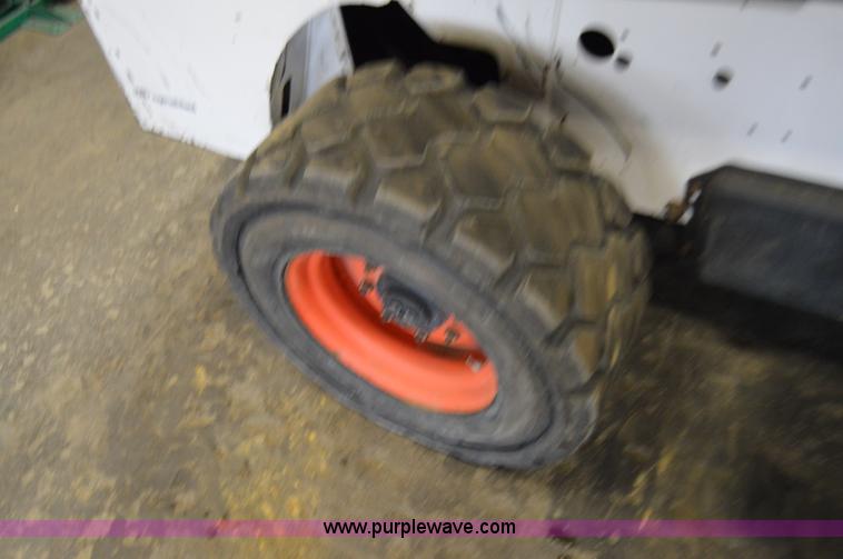 image for item Z9027 2005 Bobcat S220 skid steer